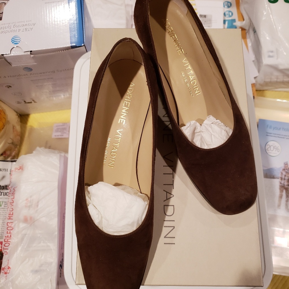 Adrienne Vittadini brown Suade heels